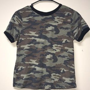 camo t-shirt (crop top to)